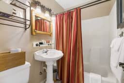Horseshoe Room (BHK-2)