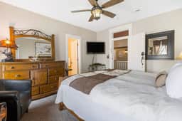 Buck Bungalow Room (BHK-7)