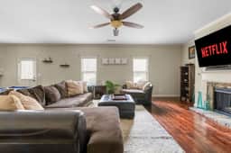 4BR•Sleeps10•PoolTable•Grill•Parking•Near Ft Moore