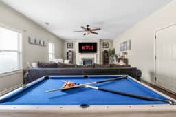 4BR•Sleeps10•PoolTable•Grill•Parking•Near Ft Moore