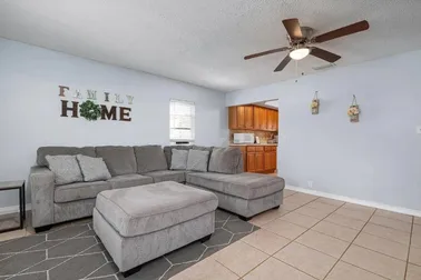 Living room - Image 1