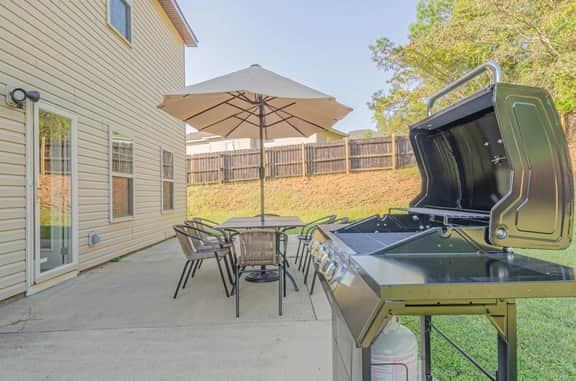 4BR•2400sf•Game Room•PoolTable•Grill•Near Ft Moore