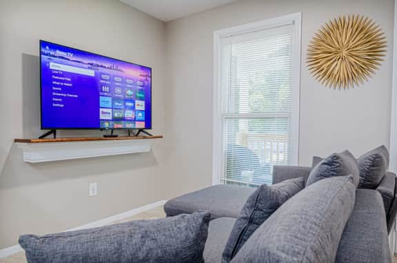 Studio•Queen Bed•Patio•Parking•Near Fort Moore