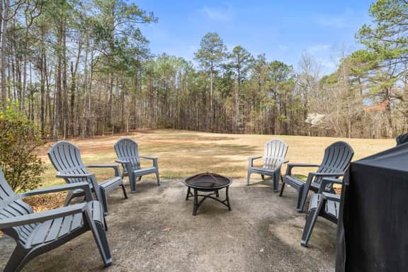 4BR•Sleeps10•PoolTable•Grill•Parking•Near Ft Moore