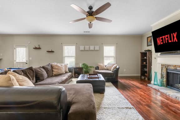 4BR•Sleeps10•PoolTable•Grill•Parking•Near Ft Moore