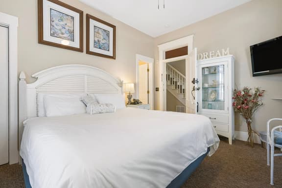 Quiet Quilt Room (BHK-1)