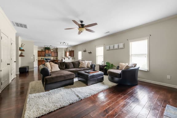 4BR•Sleeps10•PoolTable•Grill•Parking•Near Ft Moore