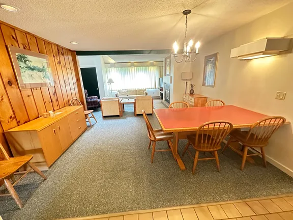 Cozy 2-bedroom Condo - Close to town!