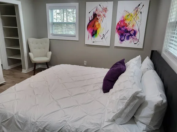 The Silver Stone - Free Arcade - 5 Mins to Airport